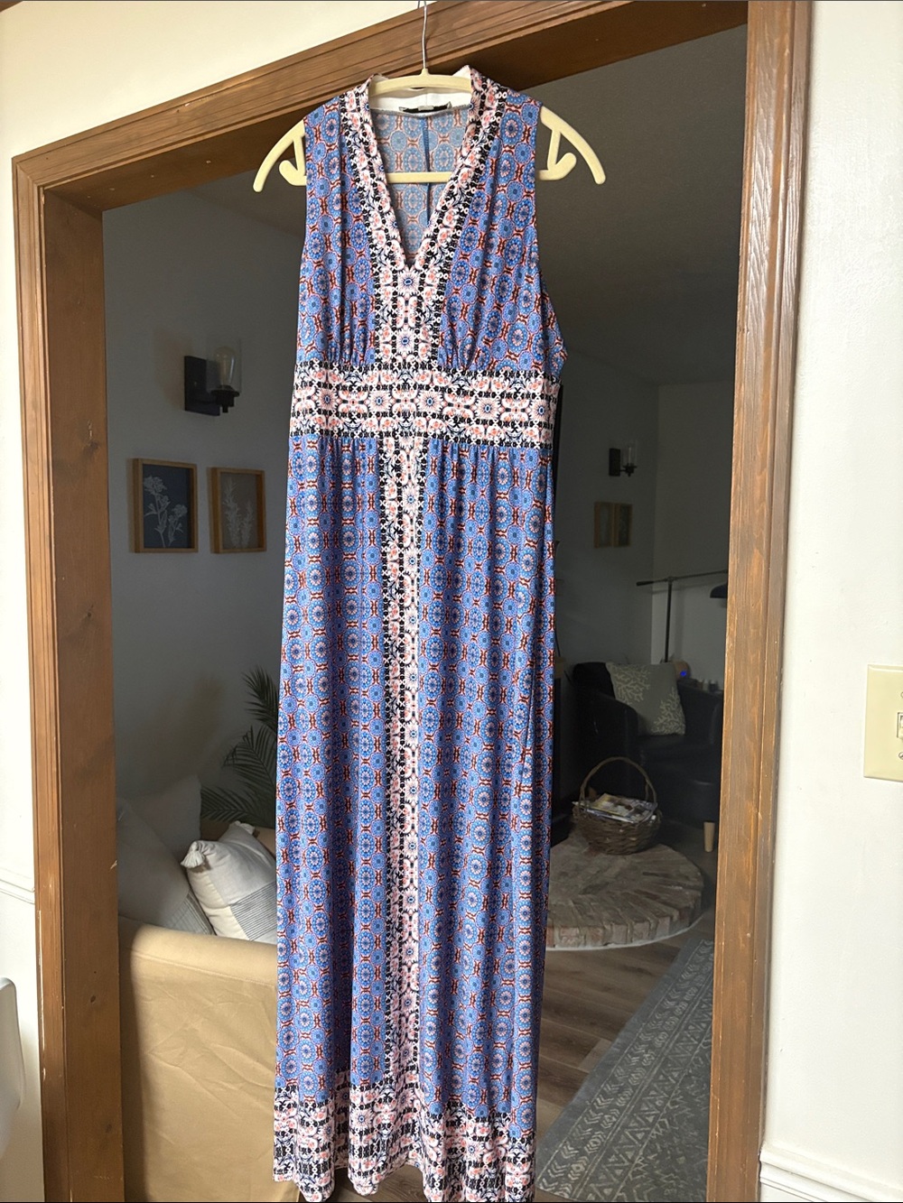Sleeveless Blue Patterned Maxi Dress with V-Neck and Waist Detail